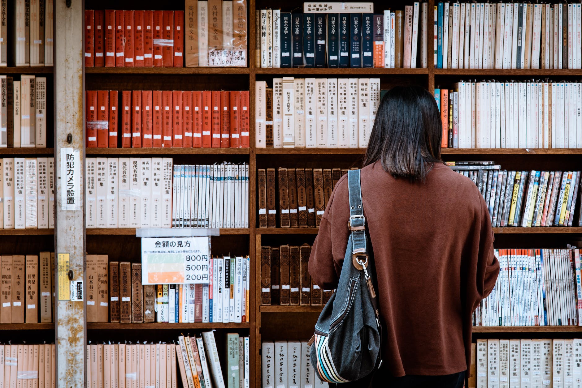 Những tuần đầu năm nhất: Tìm kiếm thông tin, sinh hoạt công dân, hoạt động ngoại khóa, và bài giảng đầu tiên