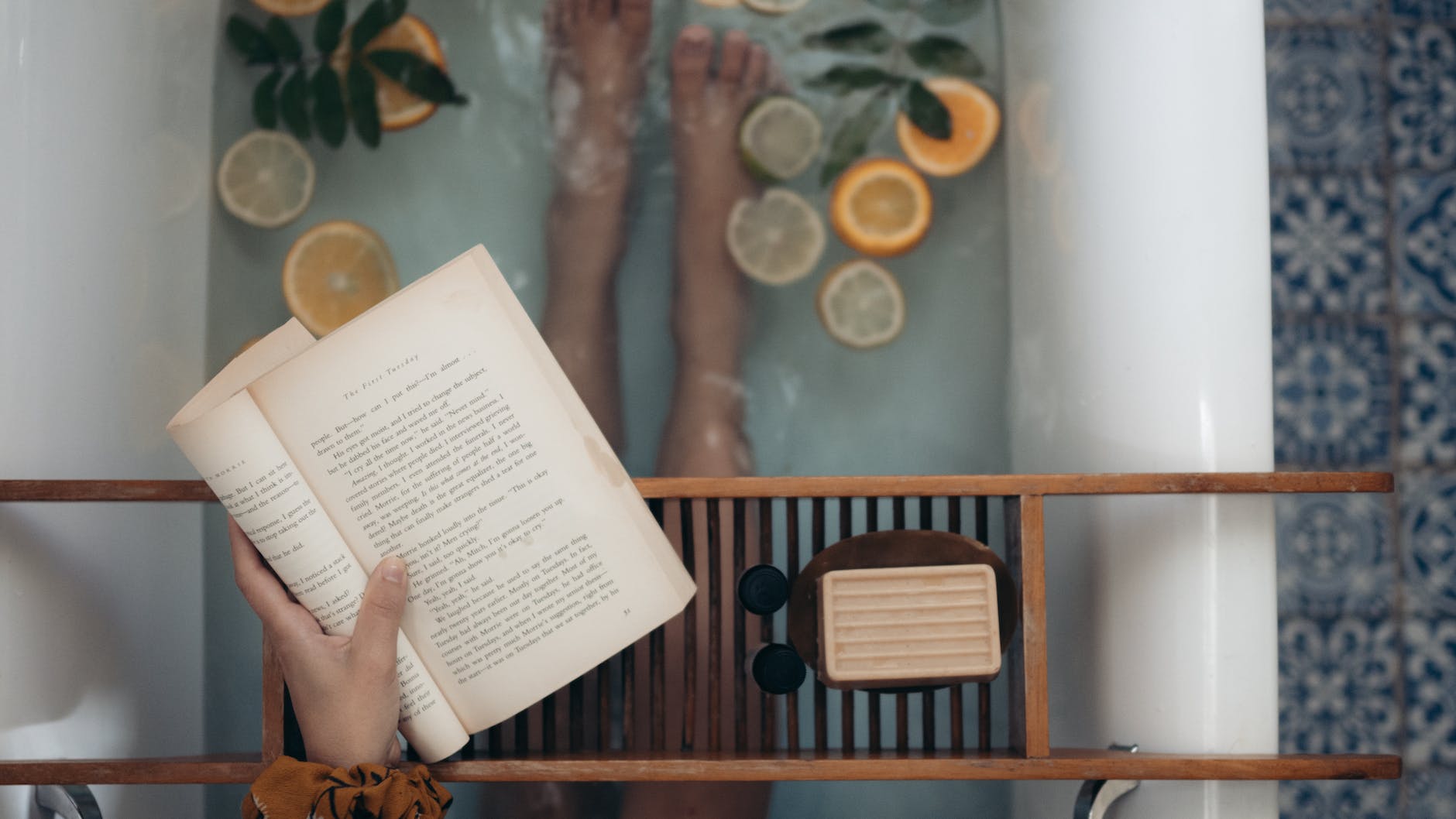 Self-care: Chăm sóc bản thân hay cái cớ cho sự trì hoãn?